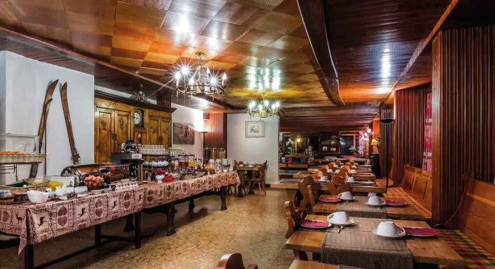 Hotel Les Cretes Blanches, Val D'Isere ski chalet, image 4